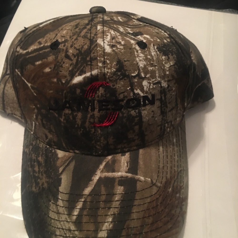 Retro port authority camel Jamison’s baseball cap.